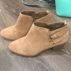 Sonoma ankle booties size 9
